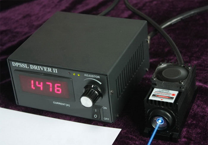 405nm 300mW Semiconductor Laser Blue-violet Diode Laser With Divergence Angle Adjustable